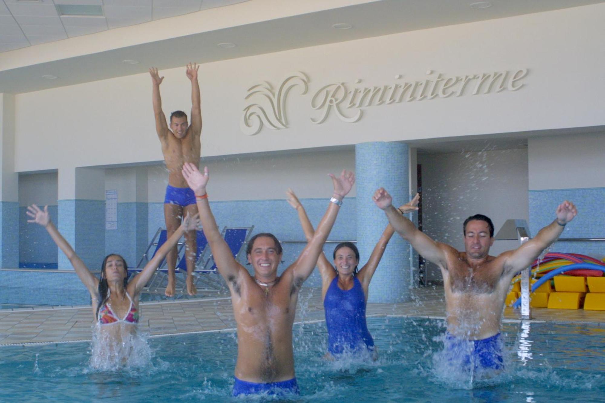 Hotel Giorg - Waterpark Included Rimini Exteriör bild