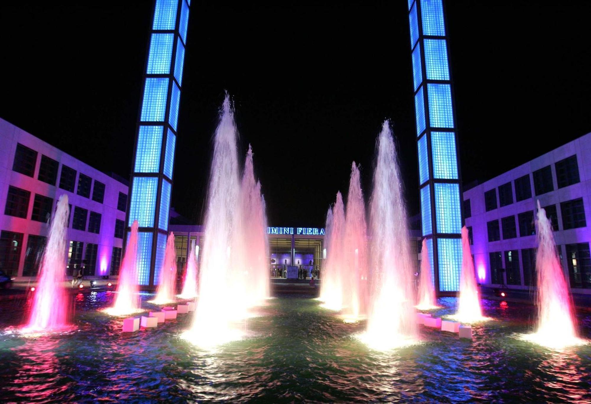 Hotel Giorg - Waterpark Included Rimini Exteriör bild